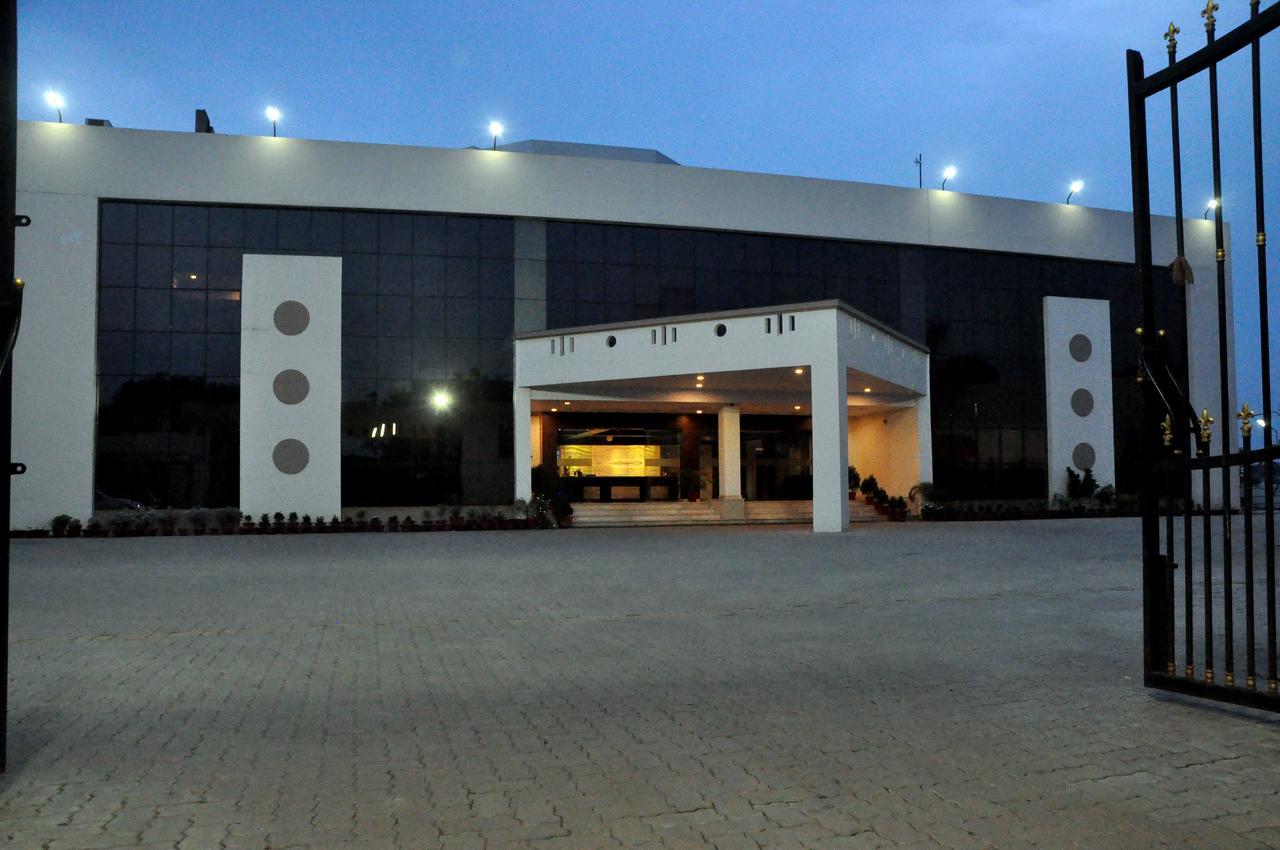 Hotel Suncity Palace Jharsuguda ภายนอก รูปภาพ